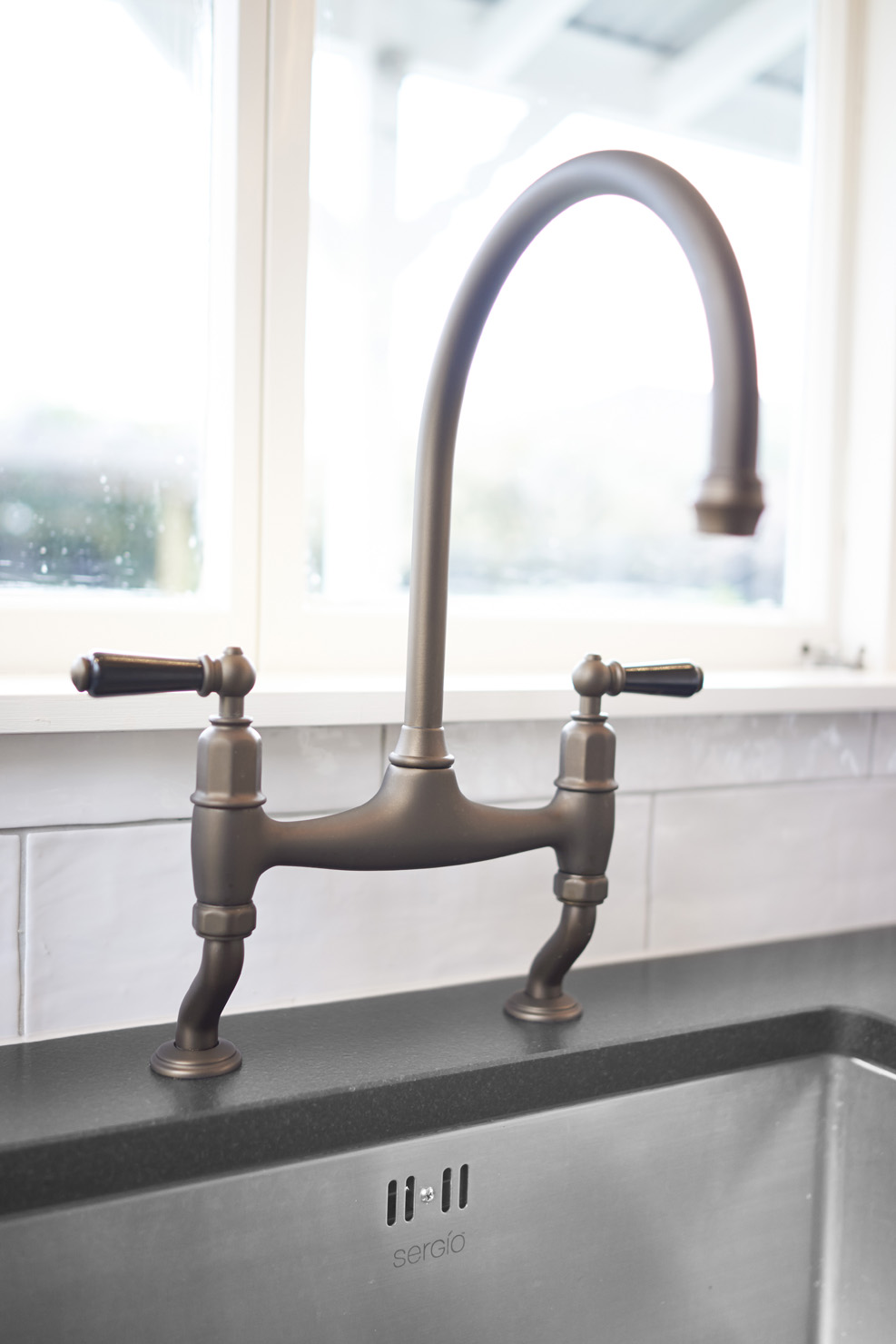 igd-portfolio-image ingrid geldof Cottage Charmer ensuite, wardrobe and kitchen design